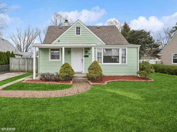 1821 Tomahawk Trl, Round Lake Heights, IL 60073