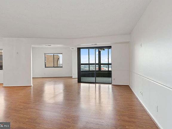 4th image of 1600 N Oak St APT 1712