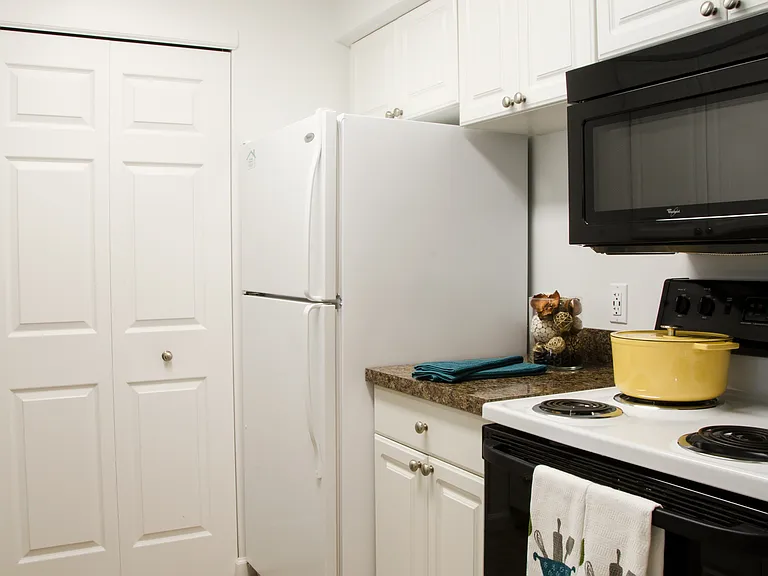 Pine Ridge Apartments — Photo 15