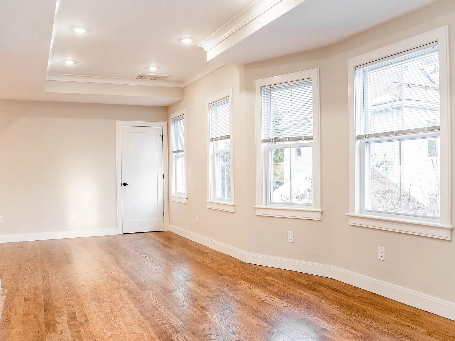 5 bed, 1700 sqft, $5,100 — Photo 4