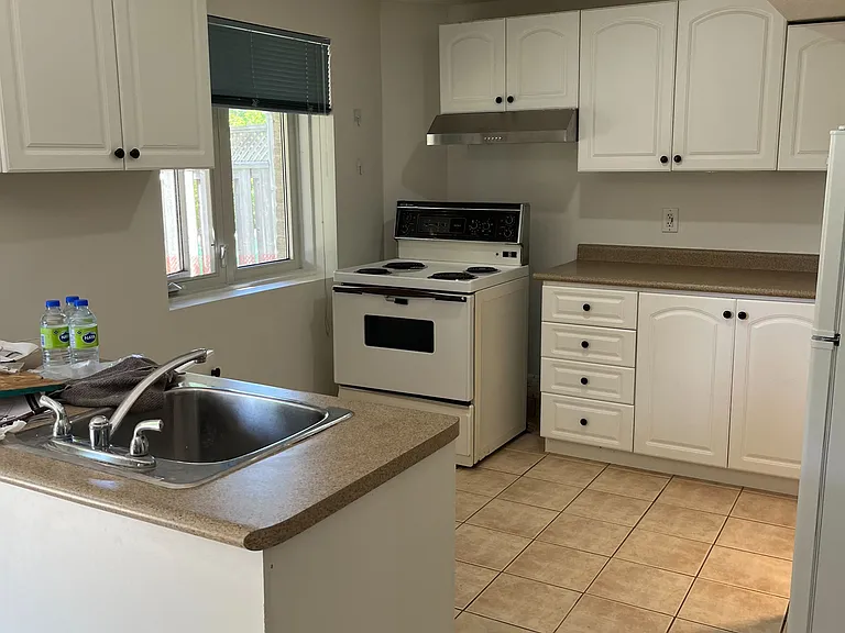 198 Summerfield Dr #LOWER — Photo 9