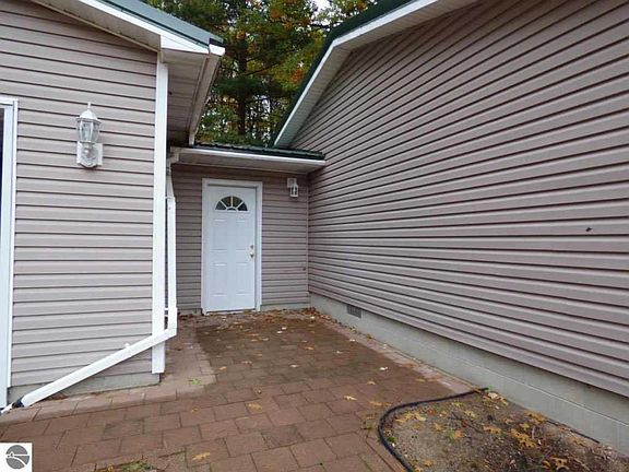 4th image of 1486 Laura Ln NE