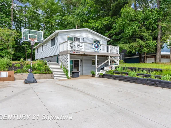 2144 E Lake Mitchell Dr, Cadillac, MI 49601