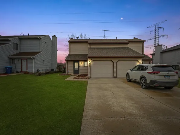 990 Autumn Ln, Aurora, IL 60505