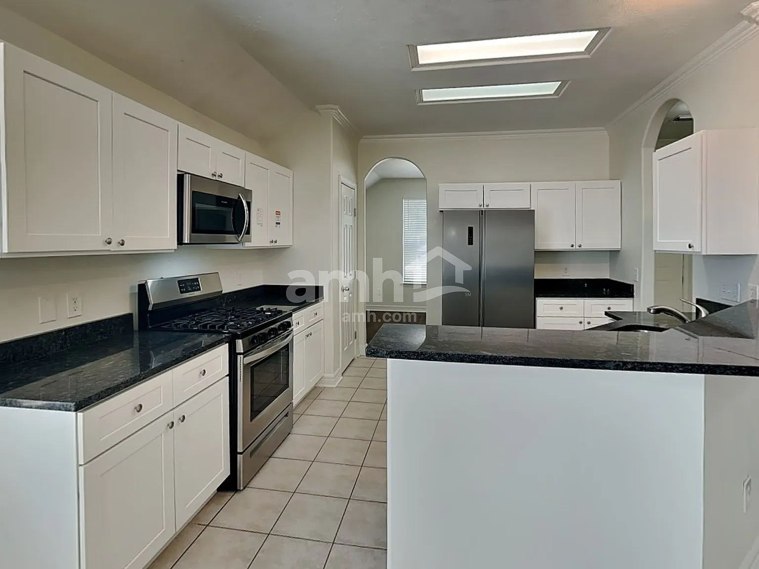 3 bed, 2.0 bath, 1809 sqft, $2,055 — Photo 4