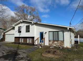 4672 Strathcona, Highland, MI 48357