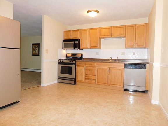 3rd image of 458-460 Eastern Ave Unit 4