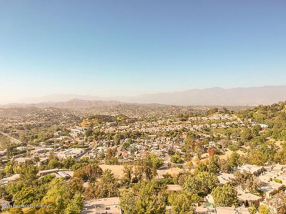 4th image of 740 Portola Ter
