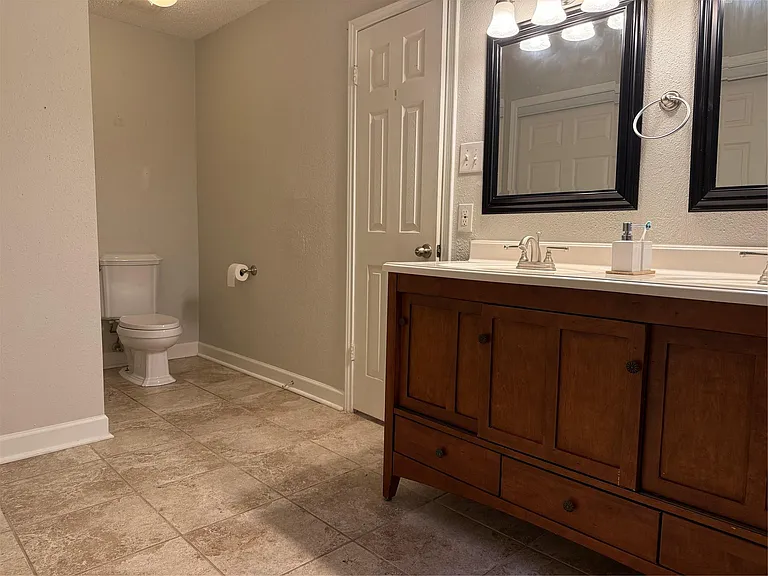1026 Saint John Dr — Photo 7