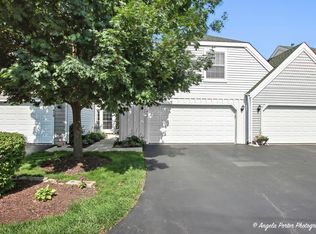 417 Country Lane Ct #417, Wauconda, IL