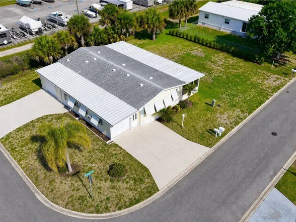 1201 Chipewa Dr, Barefoot Bay, FL 32976