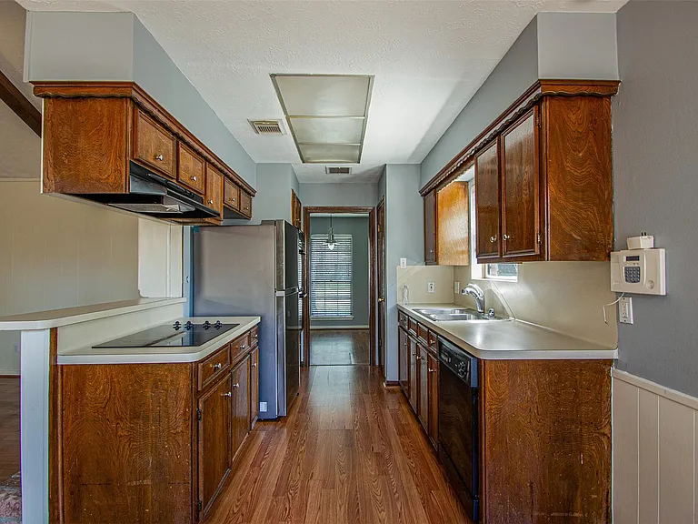9710 Springmont Dr — Photo 4