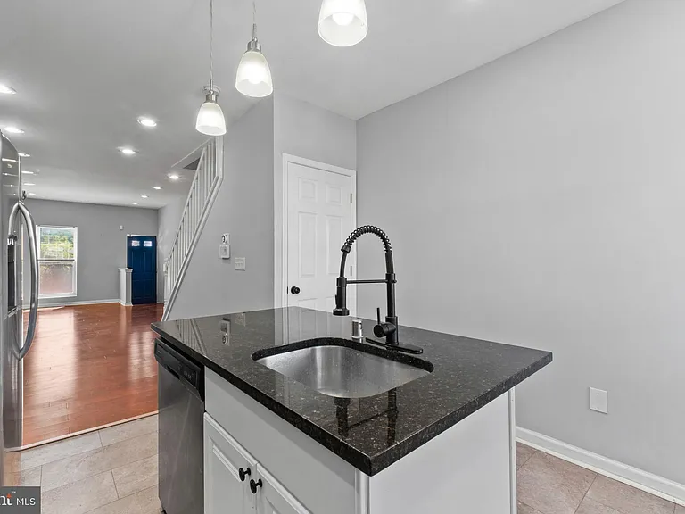 324 Oldham St — Photo 13