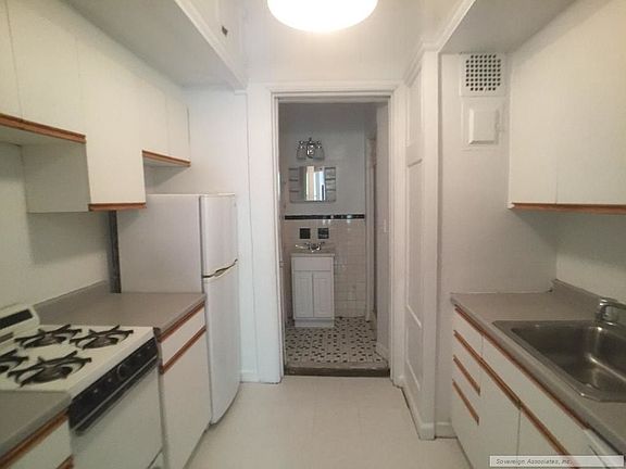3rd image of 311 W 107th St APT 3F