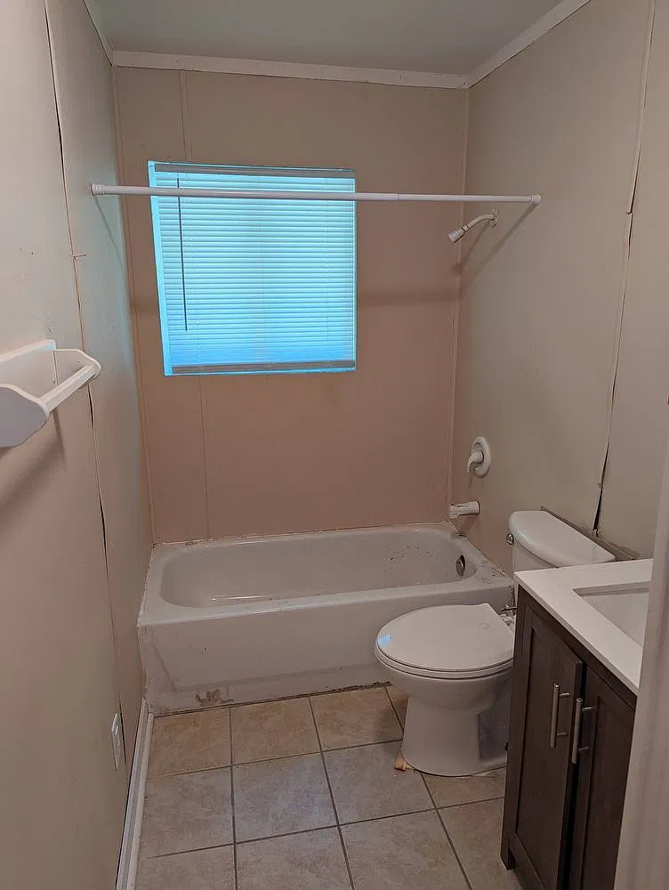 5 bed, 925 sqft, $1,300 — Photo 2