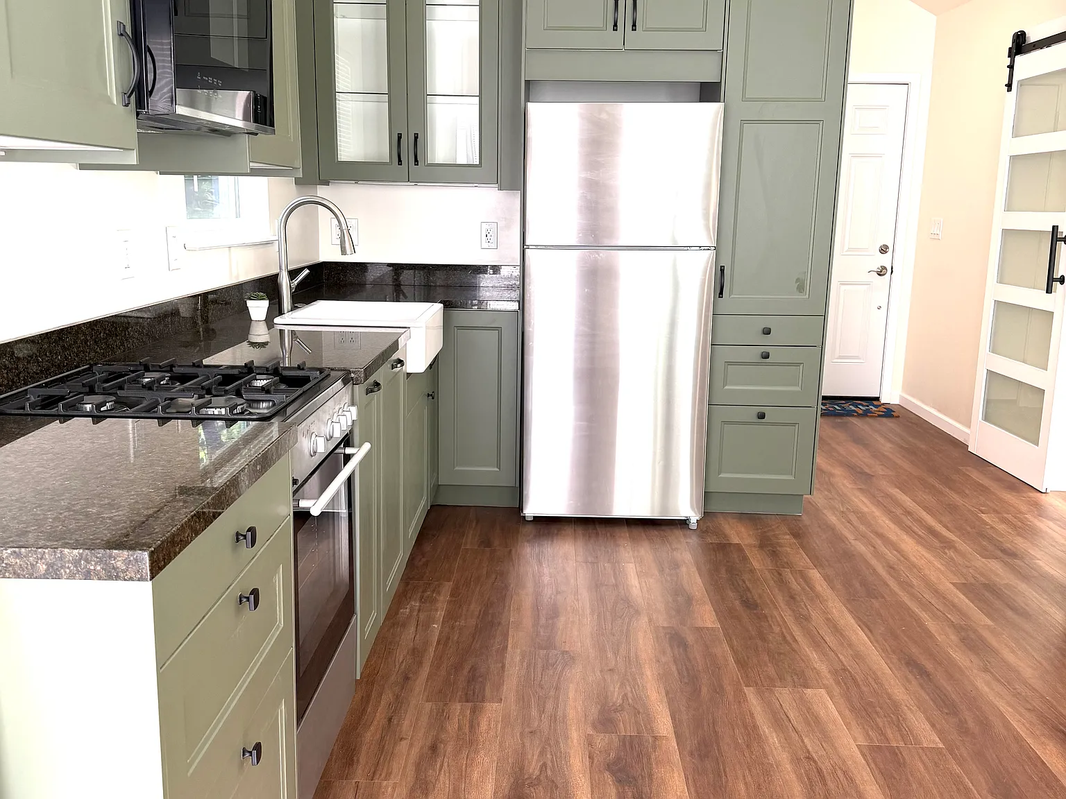 1 bed, 400 sqft, $1,850 — Photo 4