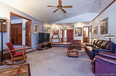 Open and inviting great room! Solid 6panel doors throughout!