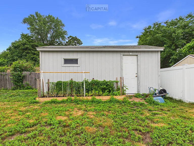 21 Otis St — Photo 5