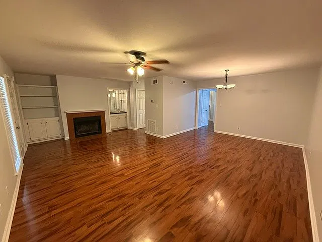 3 bed, 2.5 bath, 1408 sqft, $1,800 — Photo 2