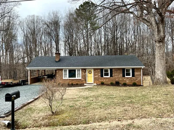 208 Fairfax Cir, Madison Heights, VA 24572
