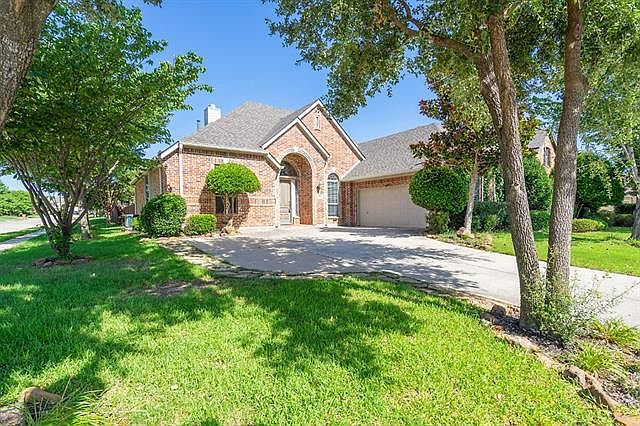 1st image of 804 Crown Ct