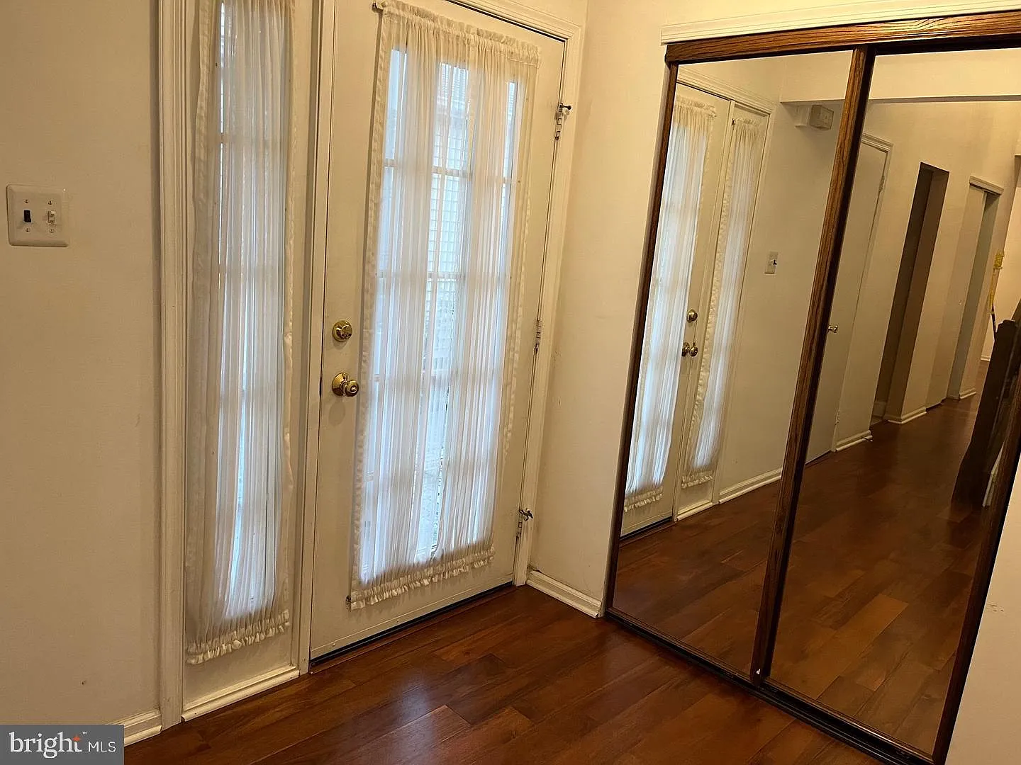 2 bed, 2.5 bath, 1978 sqft, $2,700 — Photo 3