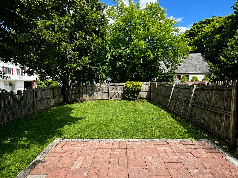 213 Vernon St — Photo 19