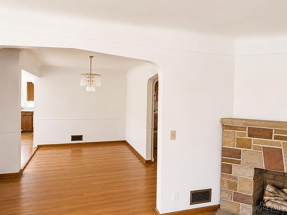 5th image of 4107 W 8th St