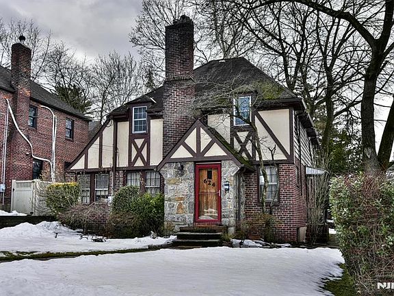 3rd image of 624 Ramapo Rd