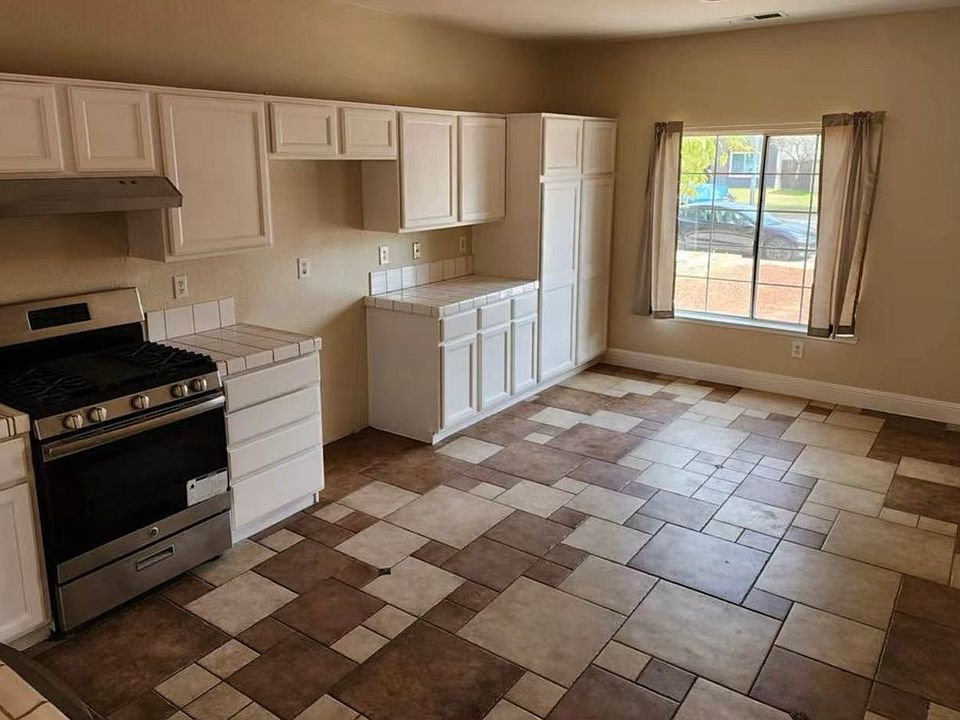 1st image of 4781 Woodhollow Ave