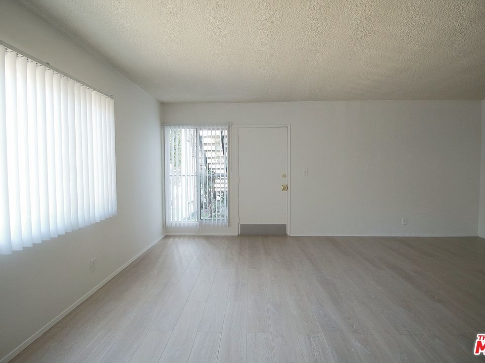 1st image of 2204 W 26th Pl APT 2