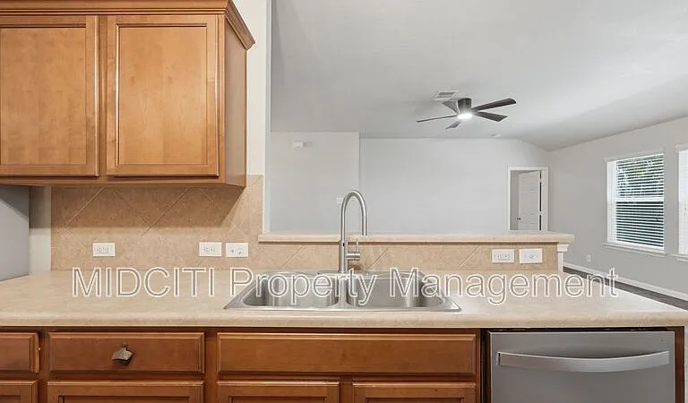 3414 Zachary St — Photo 5