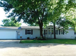 100 Forest Ct, Freeport, IL 61032