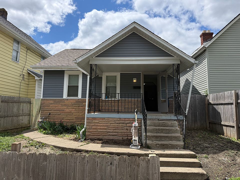 1st image of 219 S Ogden Ave