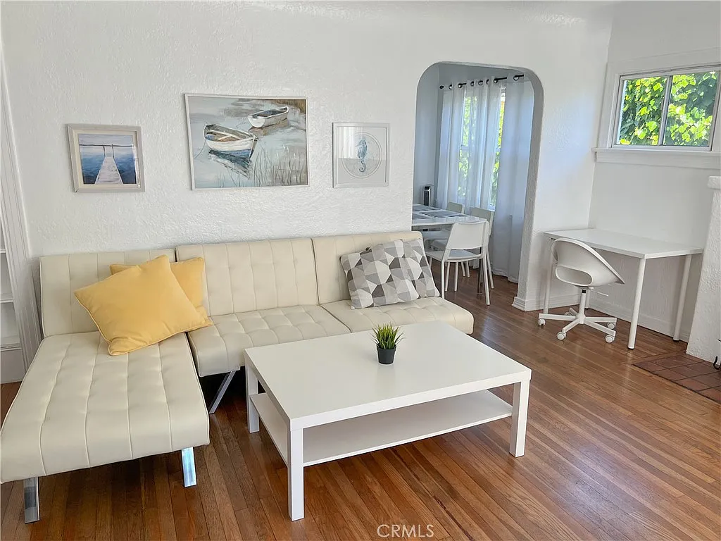 2 bed, 998 sqft, $5,595 — Photo 4