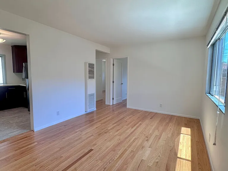502 Westminster Ave — Photo 3