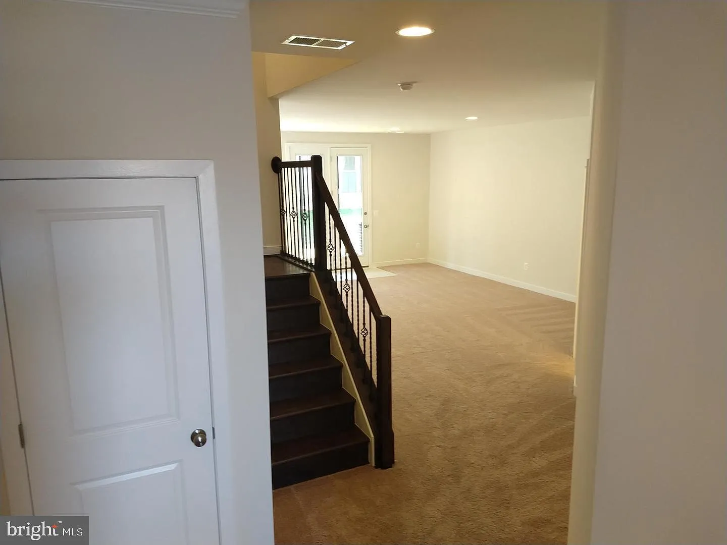 3 bed, 3.5 bath, 3192 sqft, $4,000 — Photo 2