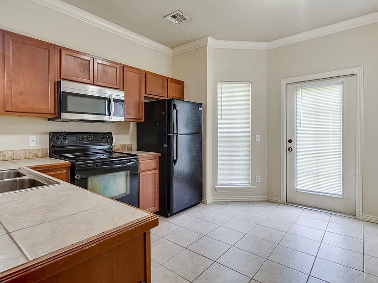 688 S Solis Ave #4 — Photo 5
