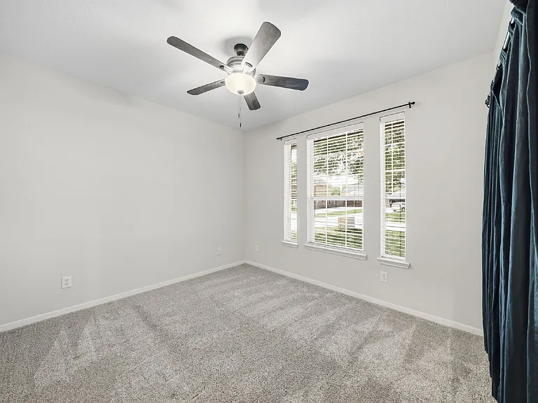2875 Wimbledon Ln — Photo 8