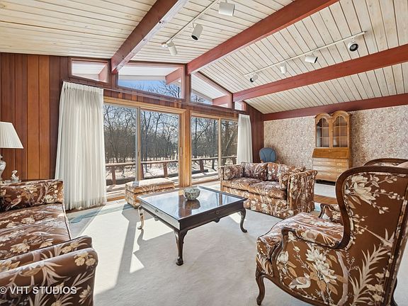 3rd image of 8 Big Oak Ln