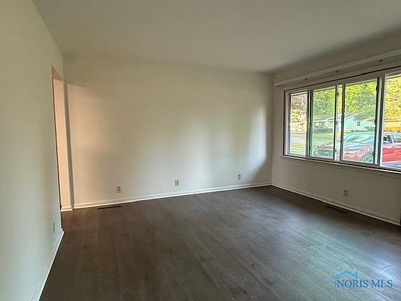 5th image of 1836 Gayle Ln