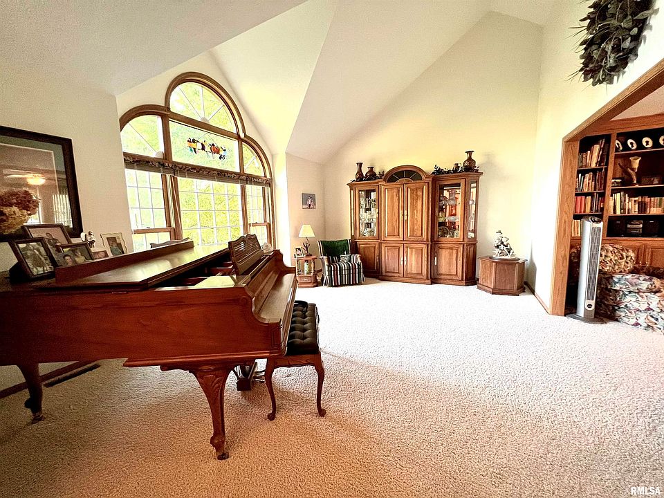 2nd image of 10 Aspen Dr