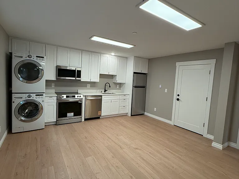 2367 NW Kearney St #1 — Photo 8