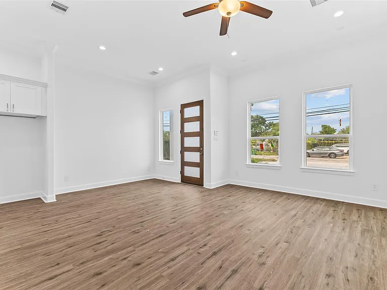 7805 Farnsworth St #B — Photo 6