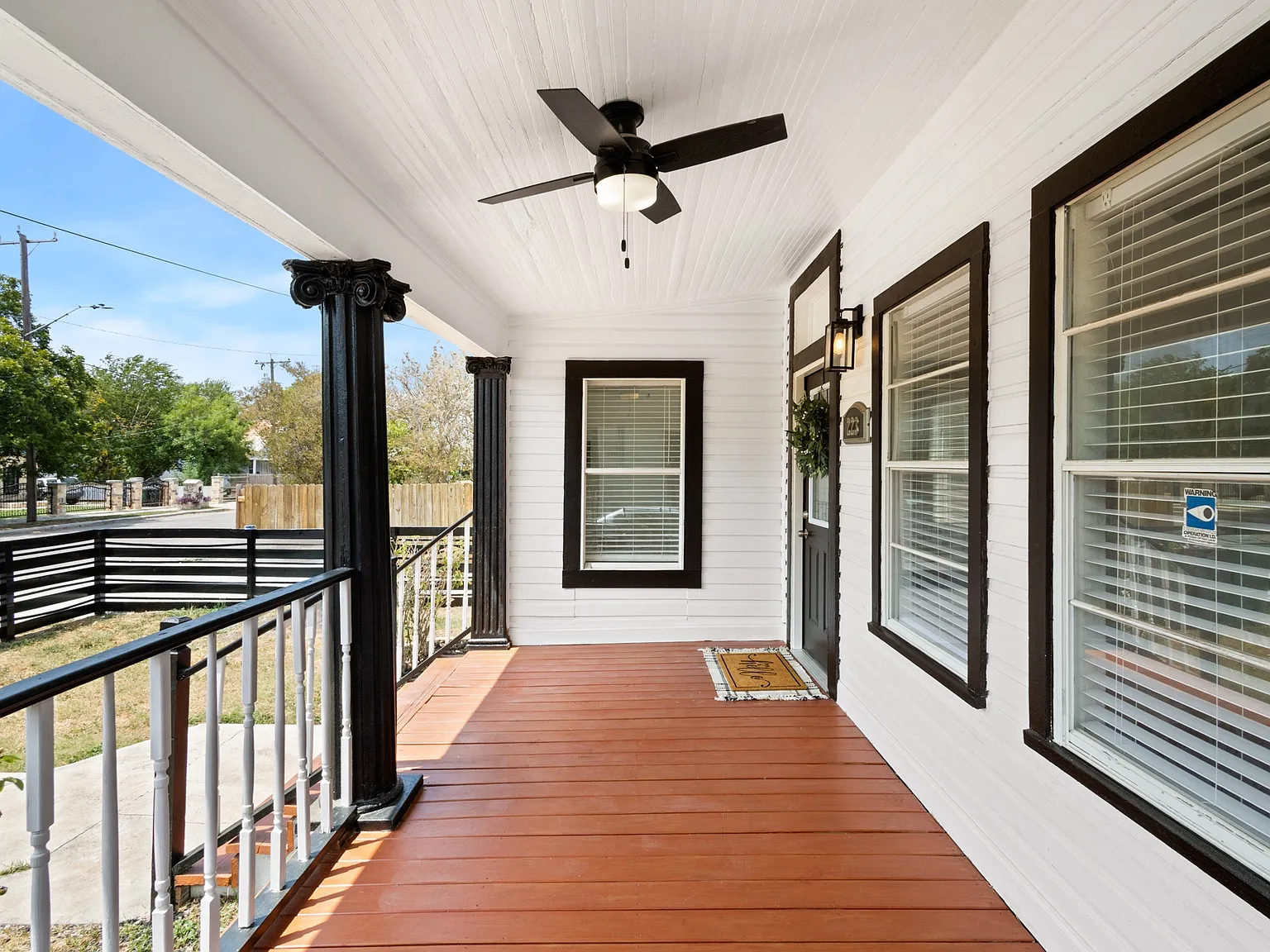 4 bed, 1383 sqft, $1,900 — Photo 2