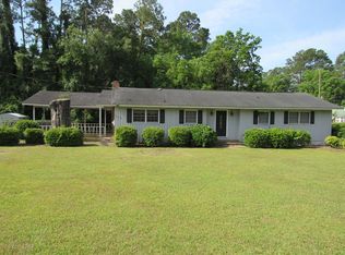 702 Forest Circle Dr, Douglas, GA 31533