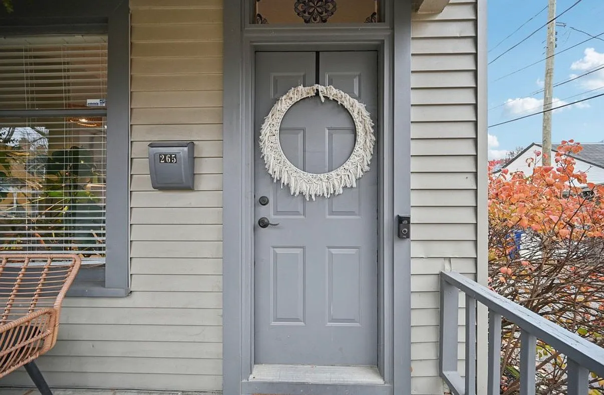 2 bed, 1340 sqft, $2,300 — Photo 2
