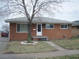 24960 Roxana Ave, Eastpointe, MI 48021