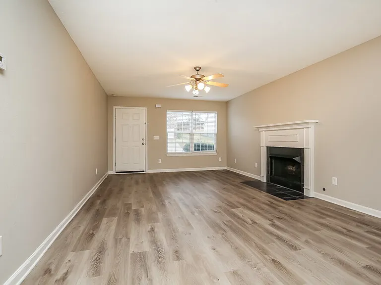 141 Lyndhurst Dr — Photo 4