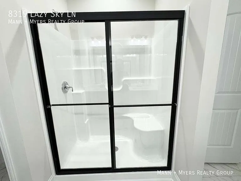 8319 Lazy Sky Ln — Photo 16